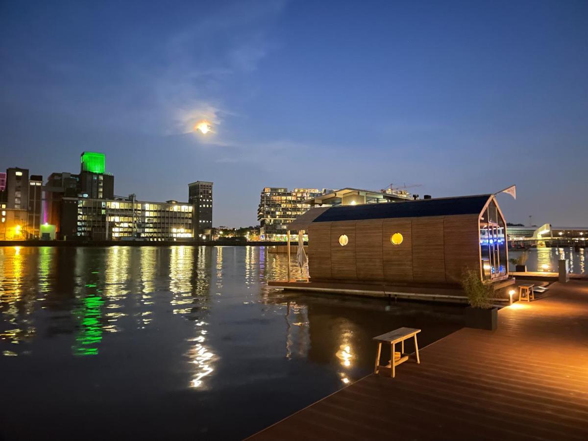 Wikkelboats At Floating Rotterdam Rijnhaven Roterdão Exterior foto