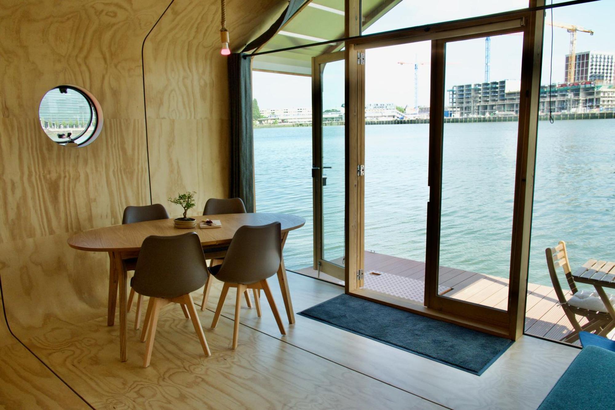 Wikkelboats At Floating Rotterdam Rijnhaven Roterdão Exterior foto